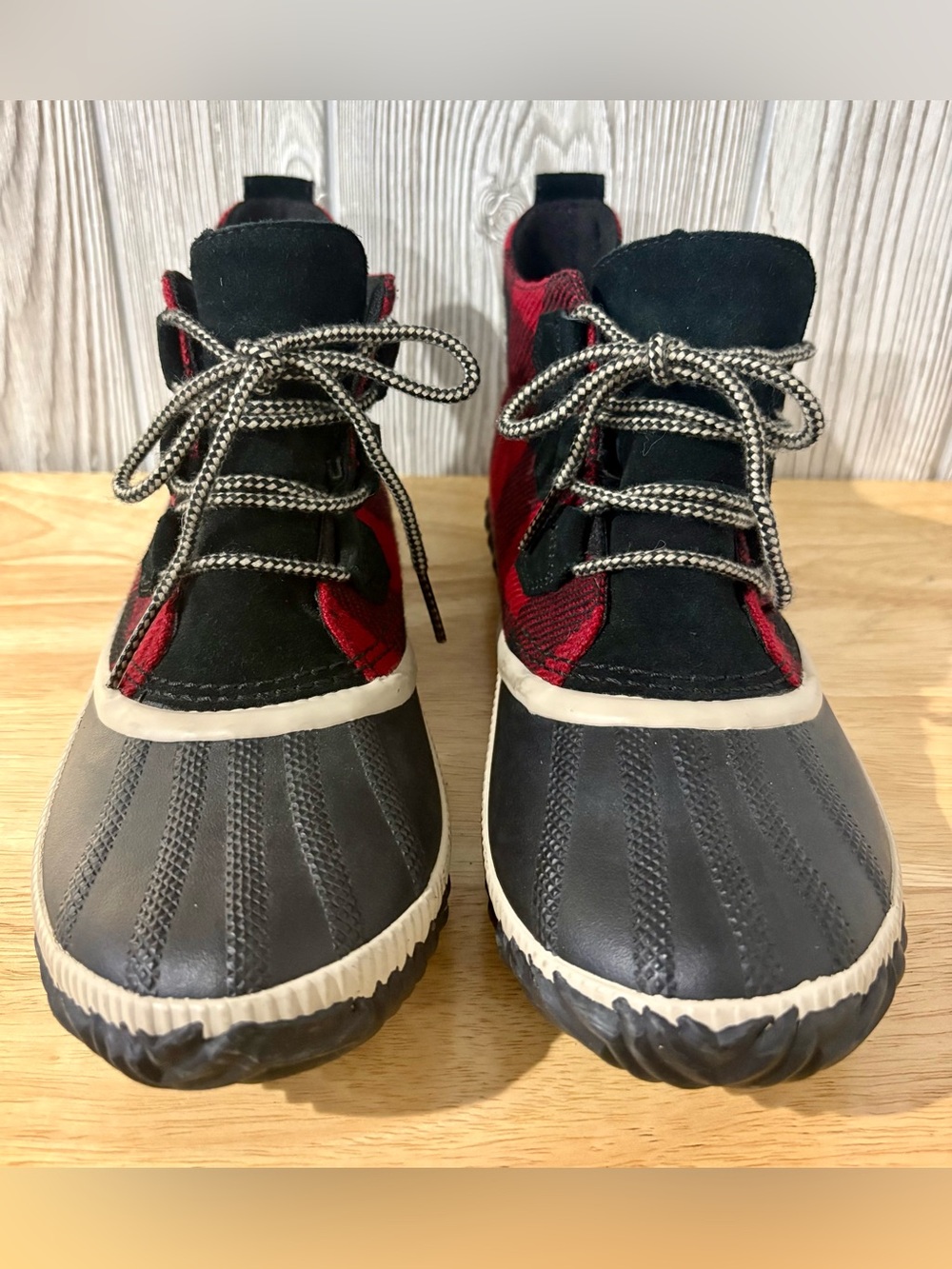Sorel Out N About Plus Plaid Waterproof Duck Boots Women’s 9 Red Black NL3403